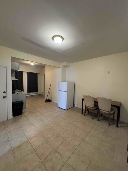 Building Photo - 46 Oraton St