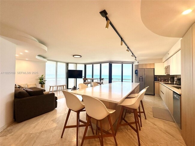 Building Photo - 15645 Collins Ave