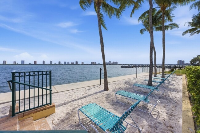 Building Photo - 1155 Lake Shore Dr