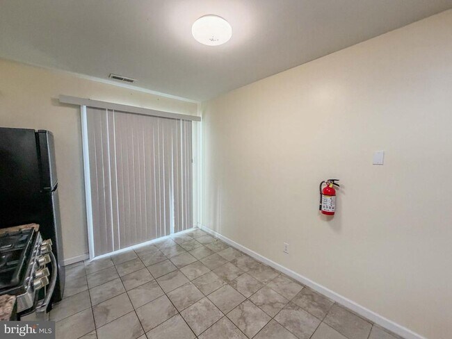 Building Photo - 38 Hopewell Ln