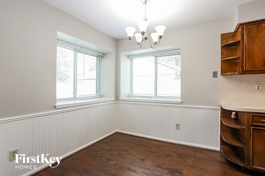 Building Photo - 16106 David Glen Dr