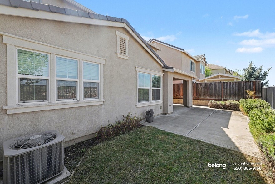 Building Photo - 6856 Syrah Dr