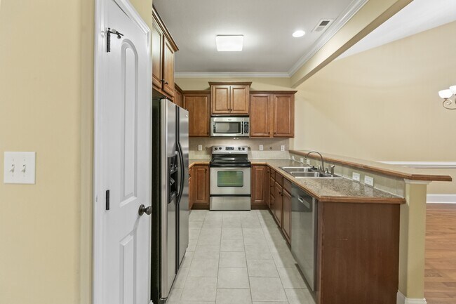 Building Photo - 1624 Brook Hollow Dr