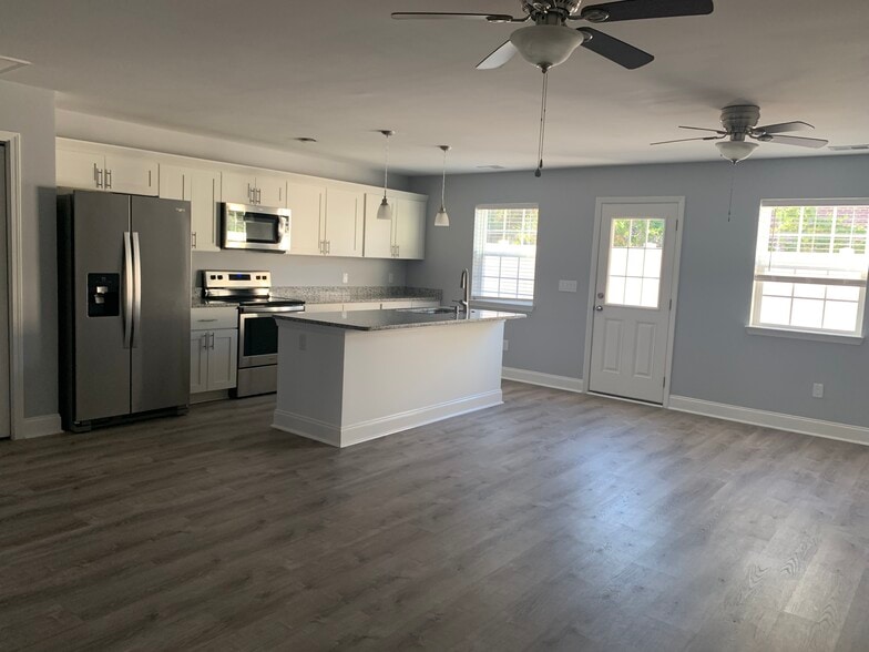 Building Photo - 609 37th Ave N