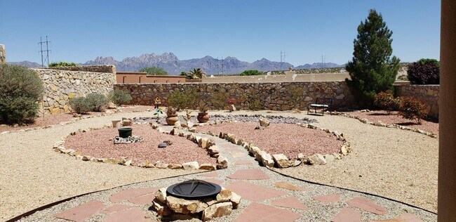 Building Photo - $500 off first months rent, Beautiful Home...