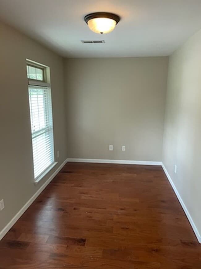 Building Photo - SINGLE FAMILY HOME