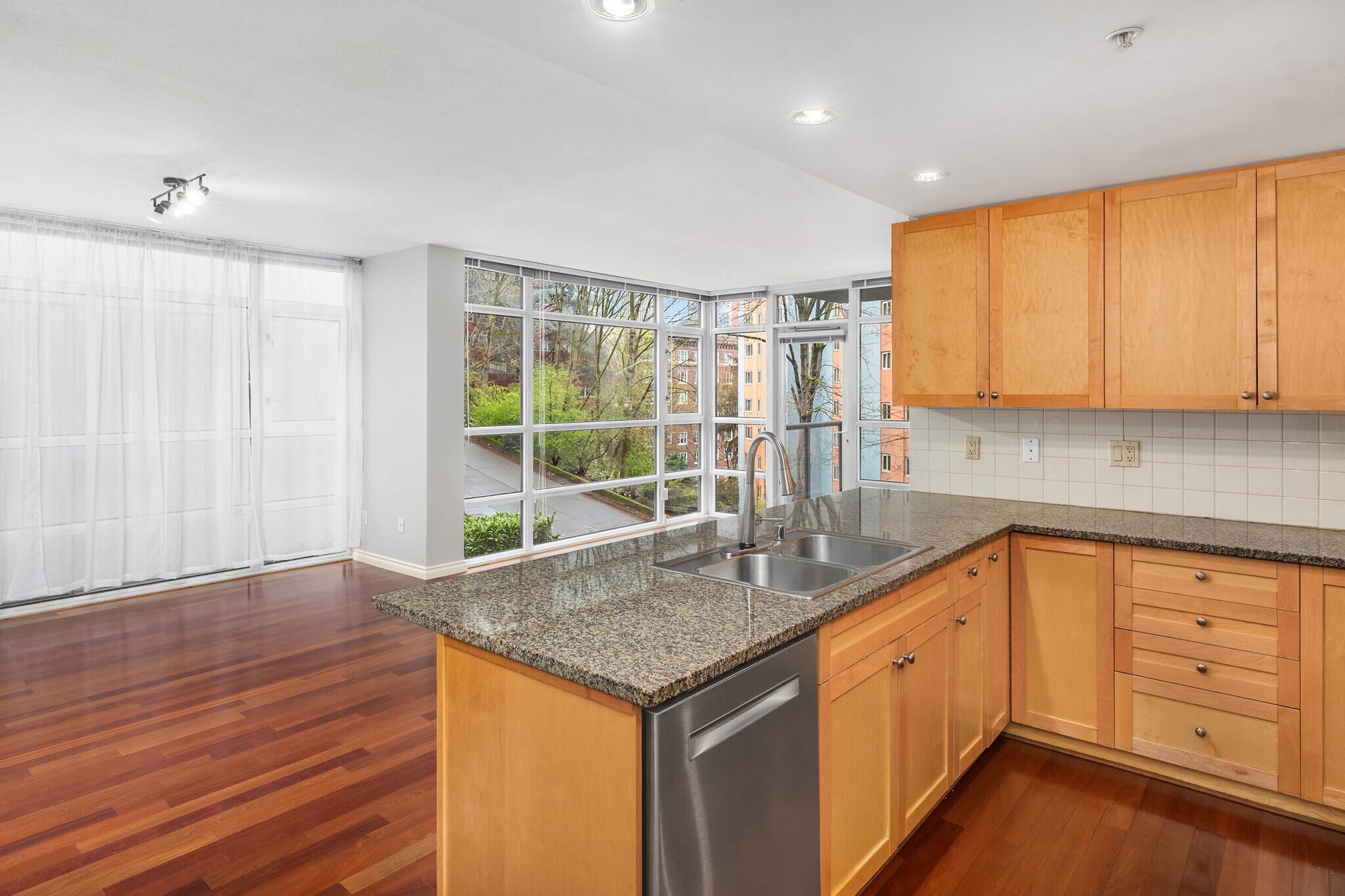 Building Photo - 1420 Terry Ave