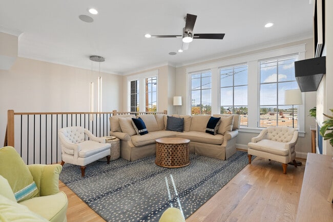 Building Photo - Bradshaw Commons