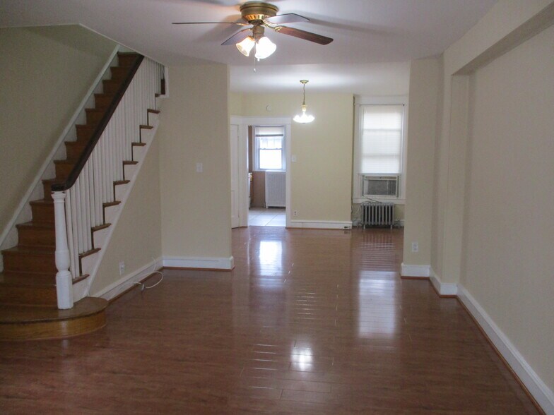Building Photo - 4153 Stirling St