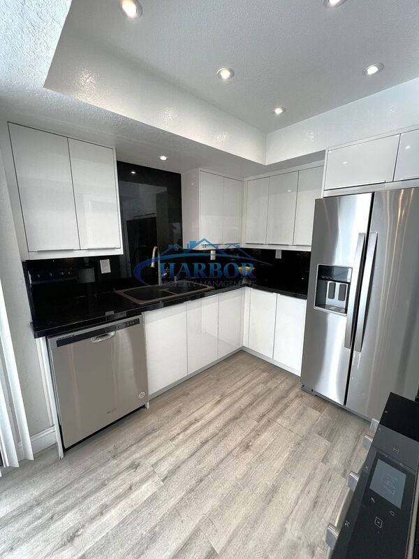 Building Photo - 1166 W 22nd St