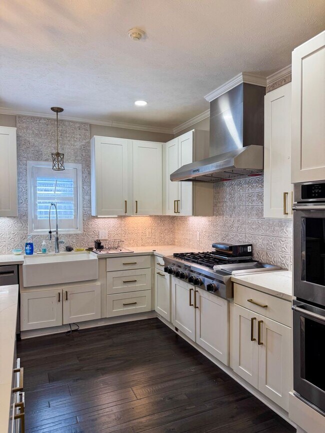 Building Photo - Beautifully Designed Home with Luxury Features – $2,400/Month