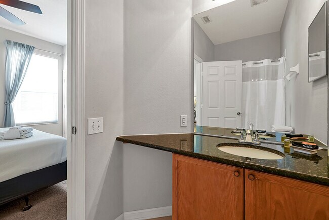 Building Photo - 8157 Sun Palm Dr