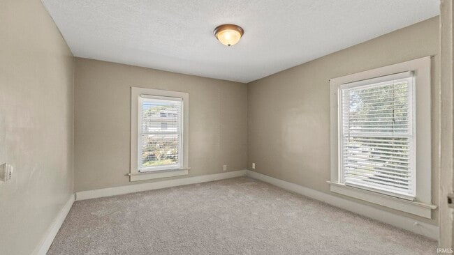 Building Photo - 828 Forest Ave