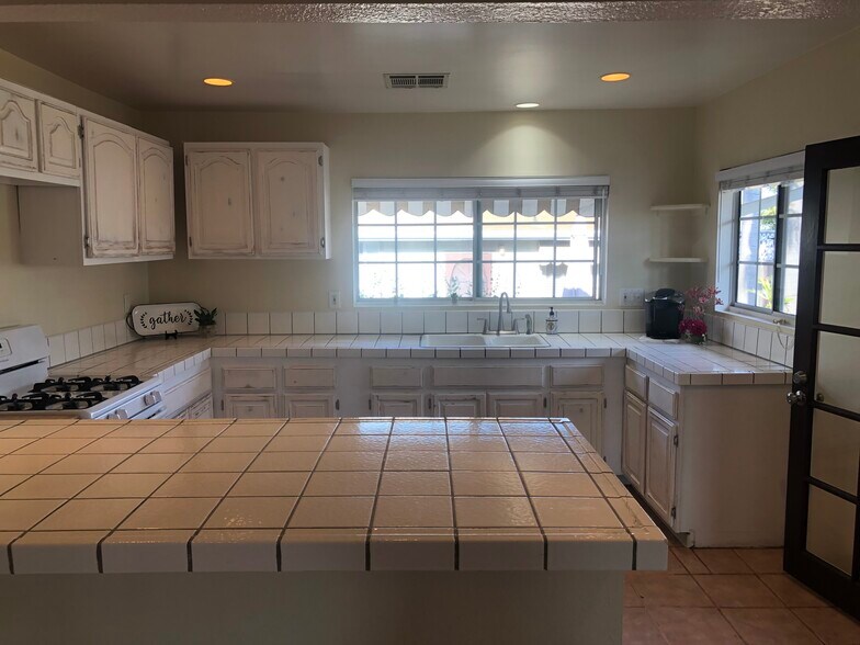 Building Photo - 2208 Gramercy Ave