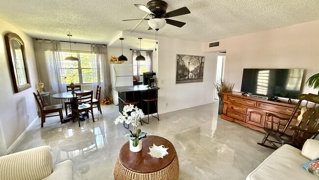 Building Photo - 361 Tilford Q