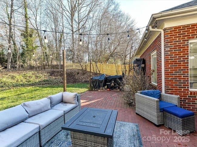 Building Photo - 6915 Pleasant Dr