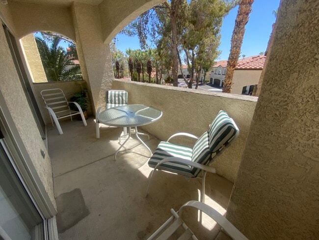 Building Photo - 2975 Bluegrass Ln