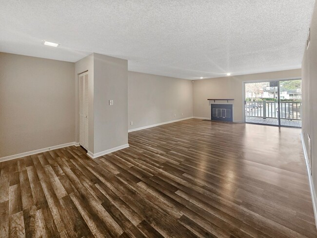 Building Photo - Stylish 2-Bedroom, 2-Bath End-Unit Condo i...