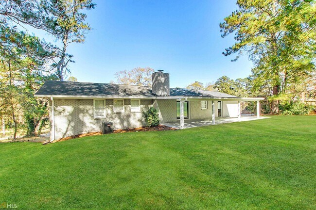 Building Photo - 3661 Collins Dr