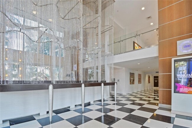 Building Photo - 1800 N Bayshore Dr