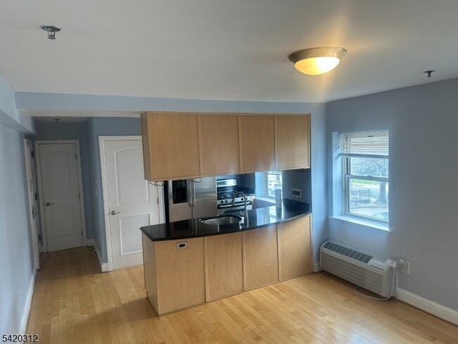 Building Photo - 70 S Munn Ave