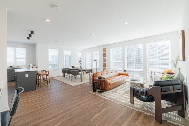 Building Photo - 10505 Deerwood Rd