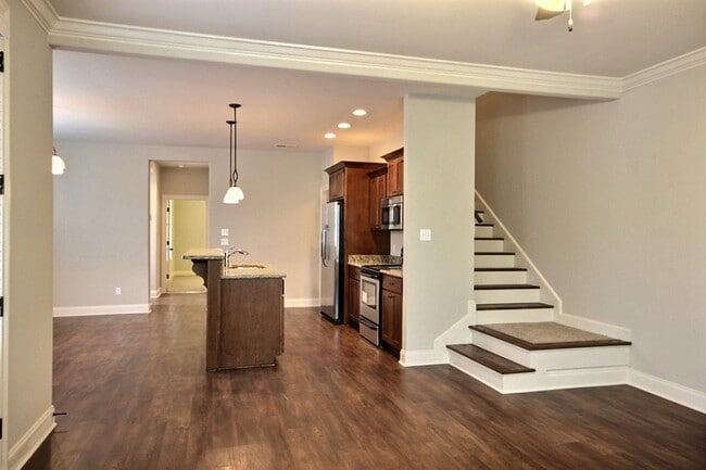 Building Photo - 214 E South St