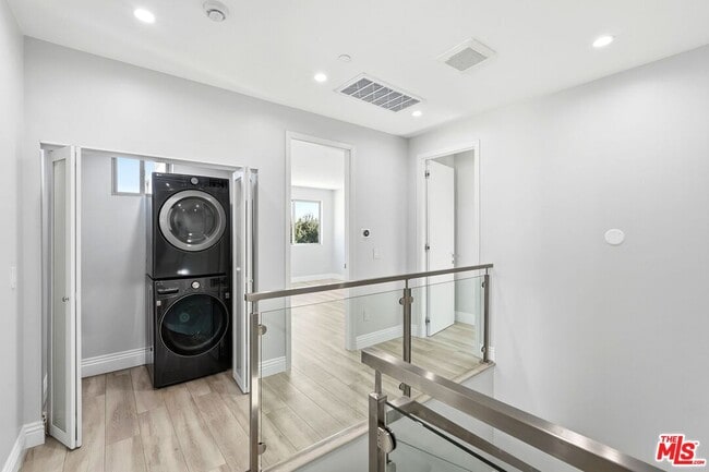 Building Photo - 6717 Sunnyslope Ave