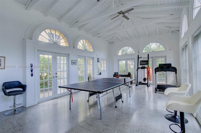 Building Photo - 4867 Ponce de Leon Blvd