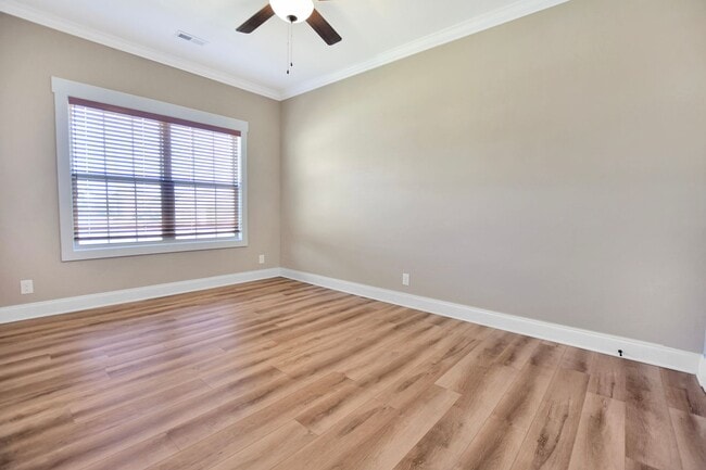 Building Photo - Pet Friendly Three Bedroom!