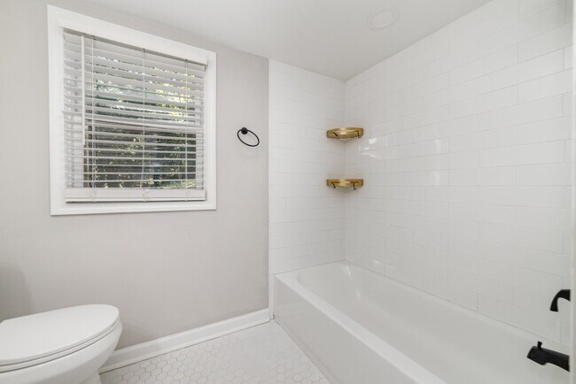 Building Photo - 6037 Ingleside Dr