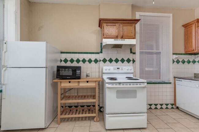 Building Photo - 5875 Washington Blvd