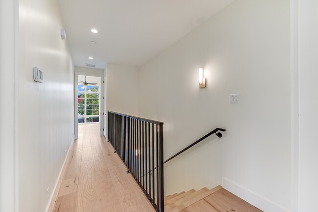 Building Photo - 311 Refugio St
