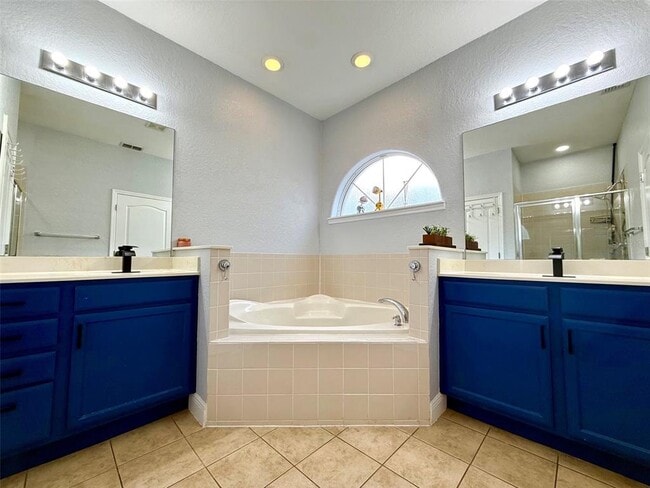 Building Photo - 17411 Promenade Dr