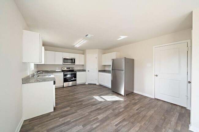 Building Photo - 228 Wild Oak