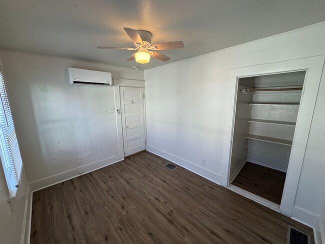 Building Photo - Centrally located 2 bedroom house