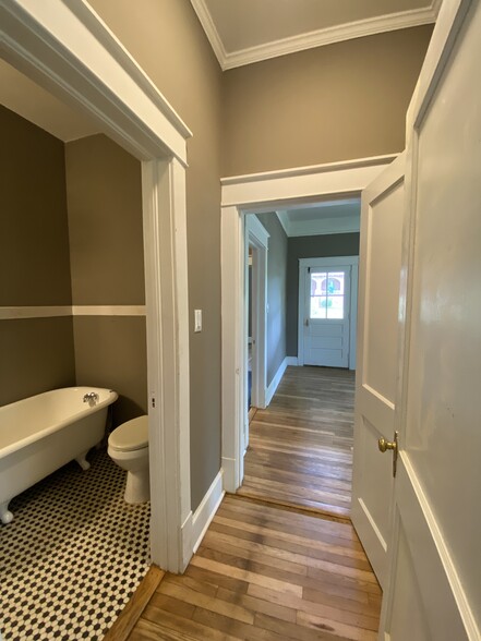 Hallway/Bathroom between Bedrooms - 503 Dukes Ave