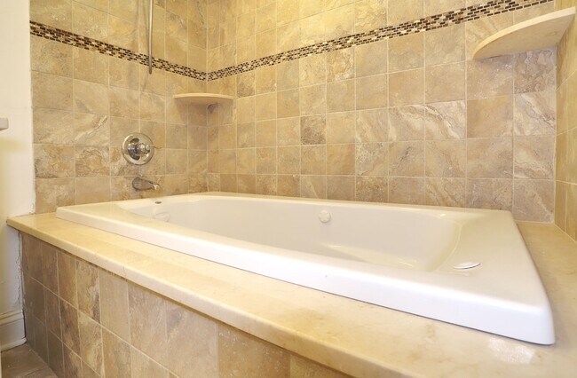 Building Photo - 4108 John F. Kennedy Blvd