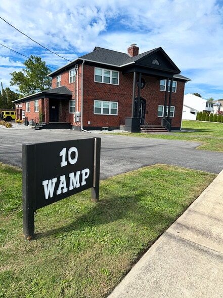 Building Photo - 10 Wampanoag Trl