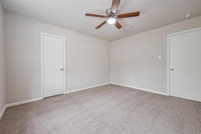 Building Photo - 10815 Creektree Dr