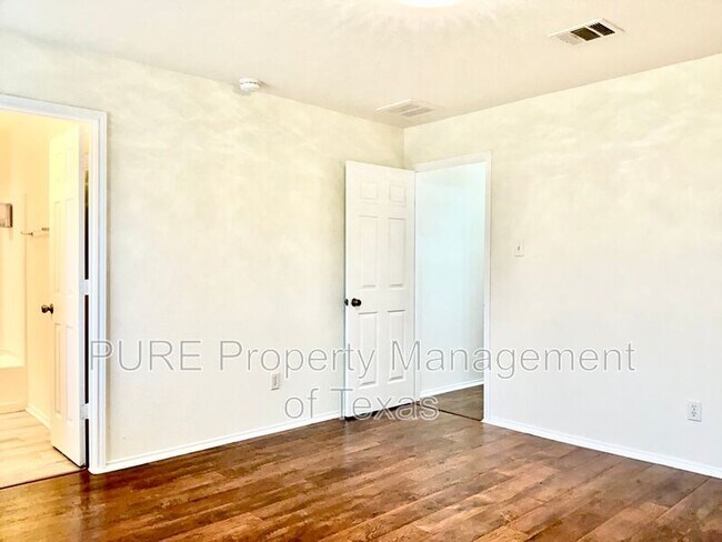 Building Photo - 2306 Kuykendall Dr