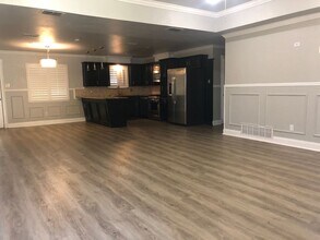 Building Photo - Beautiful updated home