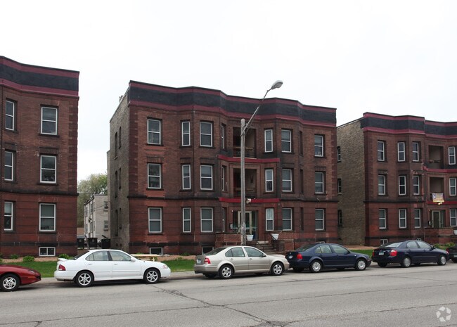 Building Photo - 806 4th St SE