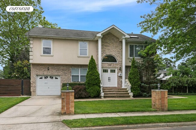 Primary Photo - 1049 Owasco Rd