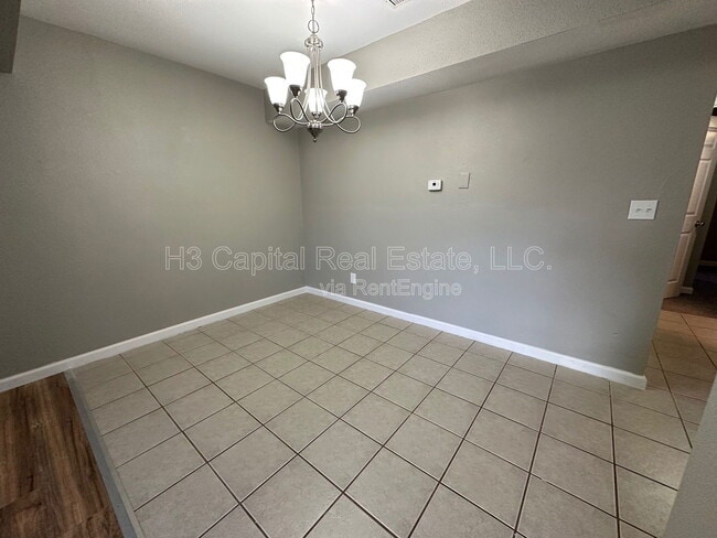 Building Photo - 302 Woodhenge Dr