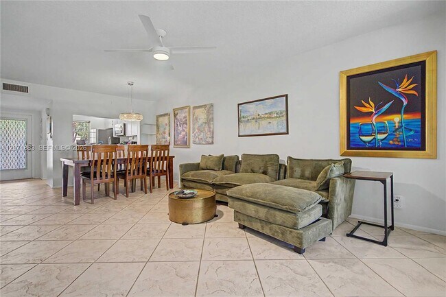 Building Photo - 9520 Seagrape Dr
