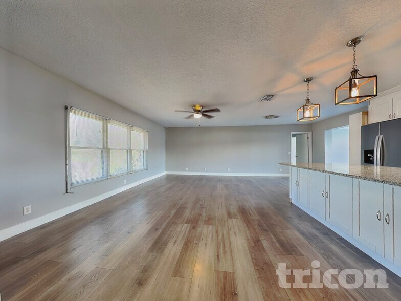 Building Photo - 3856 Lake Joyce Dr