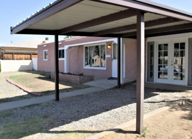 Building Photo - 1404 Rhode Island St NE