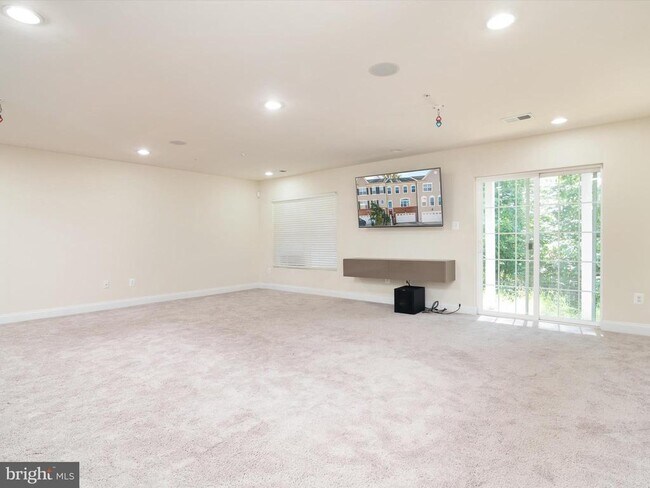 Building Photo - 1221 Orchid Rd