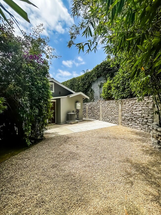 Building Photo - Unbelievable Stand-Alone 2-Bedroom House in Prime West Hollywood Hills